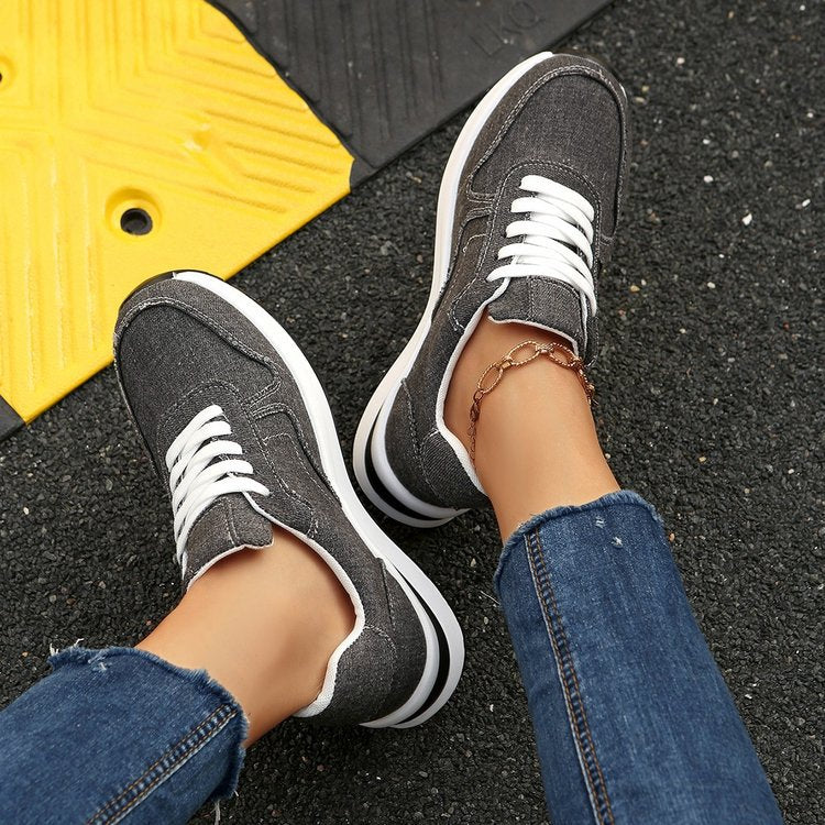 Damen leichte Sneaker im Jeanslook mit gepolstertem Komfortfußbett, stoßdämpfender EVA-Zwischensohle und profiliertem Laufsohlen-Design Shop Nory