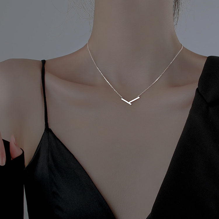 Damen Minimalistische V-förmige Halskette aus hochwertigem Material Shop Nory