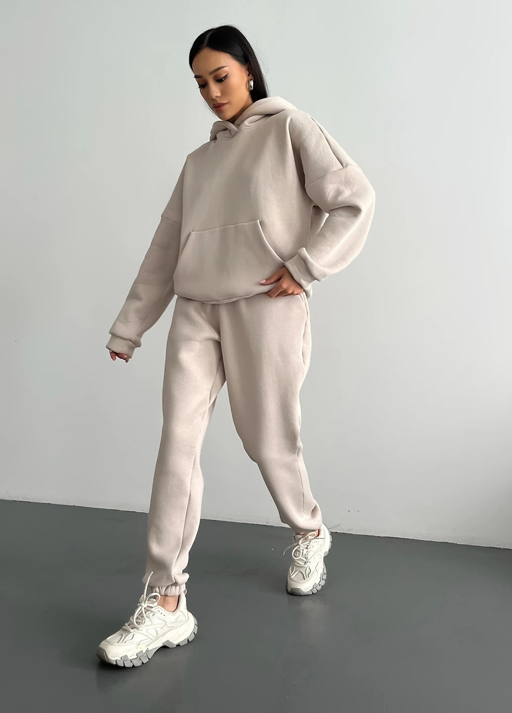 Damen nan zweiteiliges Komfort-Loungewear-Set mit oversized Kapuzenpullover, Kängurutasche und elastischem Knöchel-Jogger aus French Terry Shop Nory
