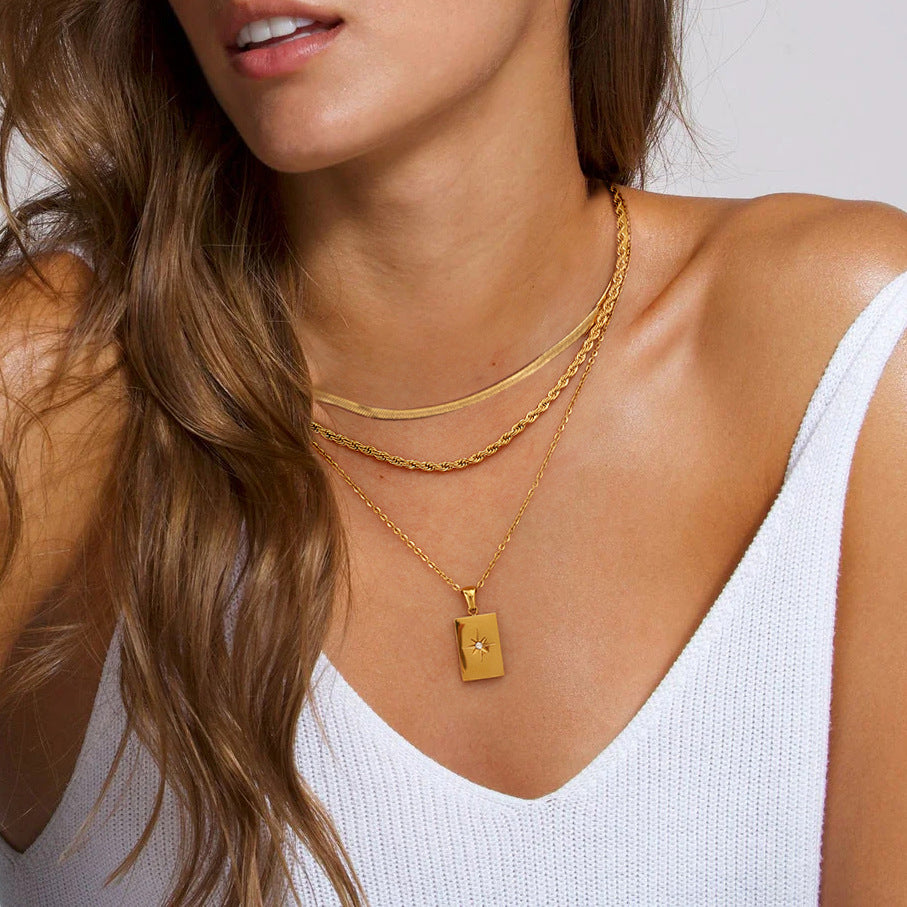 Damen mehrlagige Halskette mit goldenem Anhänger von Shop Nory