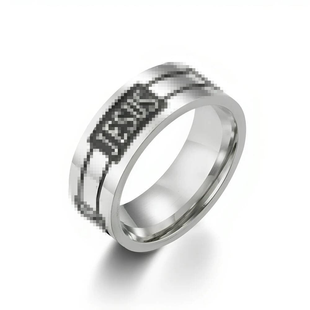 Herren Ring mit eingeprägtem "Jesus" Schriftzug und eleganten Linien Shop Nory