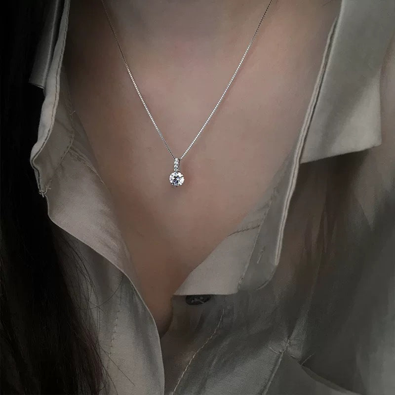Damen Halskette mit funkelndem Zirkonia-Anhänger und eleganter Silberkette Shop Nory