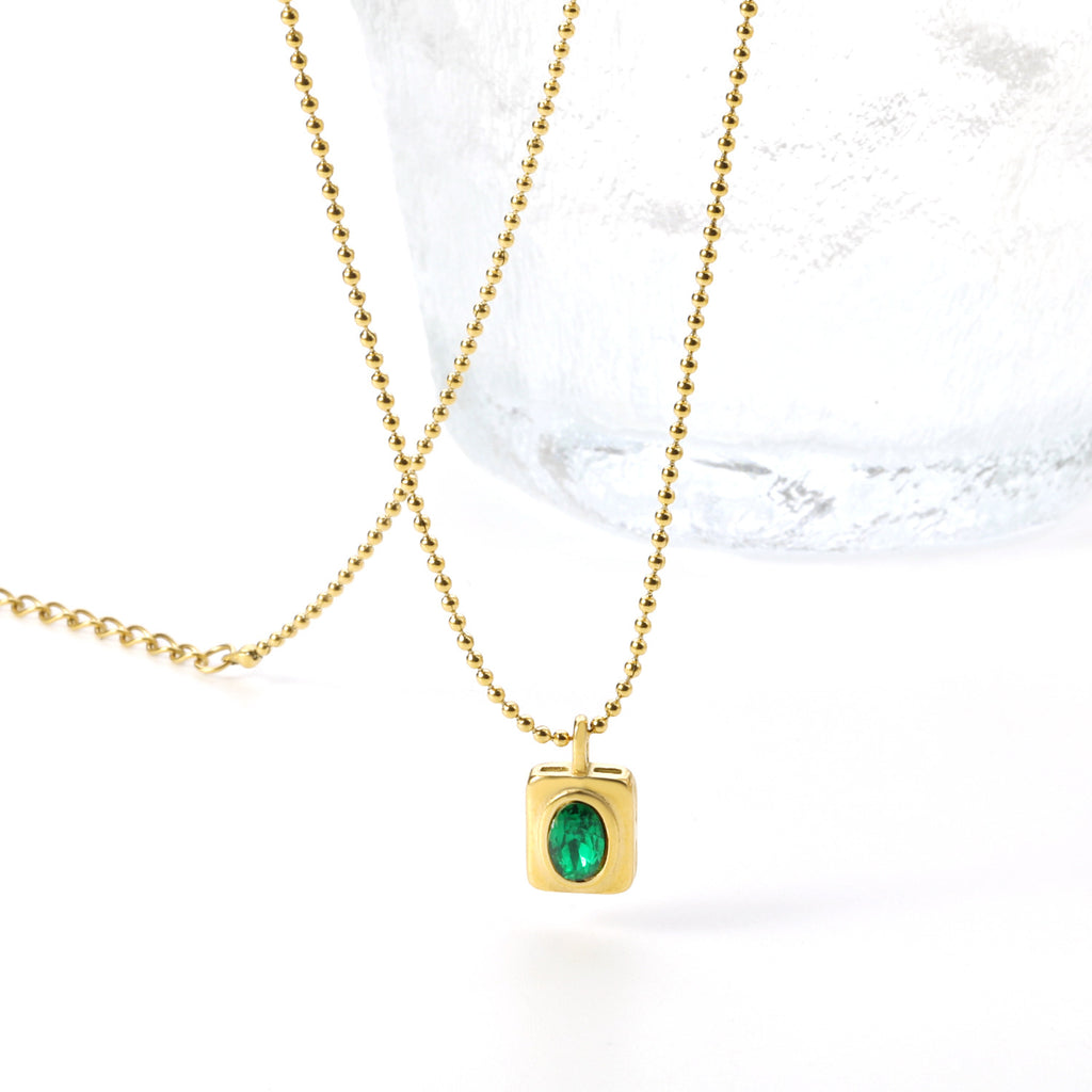 Damen Halskette mit goldplattiertem Anhänger und grünem Edelstein Shop Nory