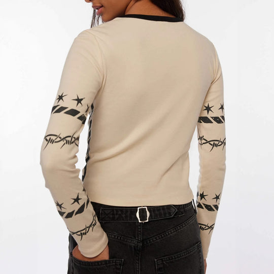 Damen Cropped-Langarmshirt mit figurbetontem Schnitt und Allover-Herzprint Shop Nory