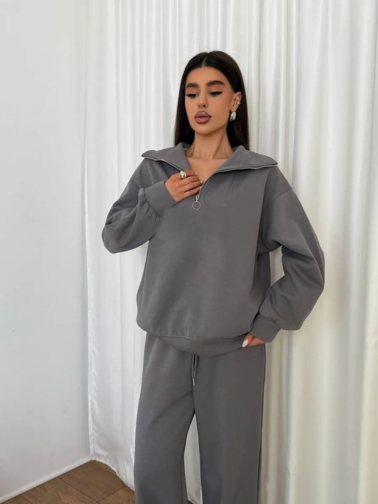 Damen lässiges Sweatset mit halbhohem Reißverschluss Kragen und weitem Jogger Shop Nory