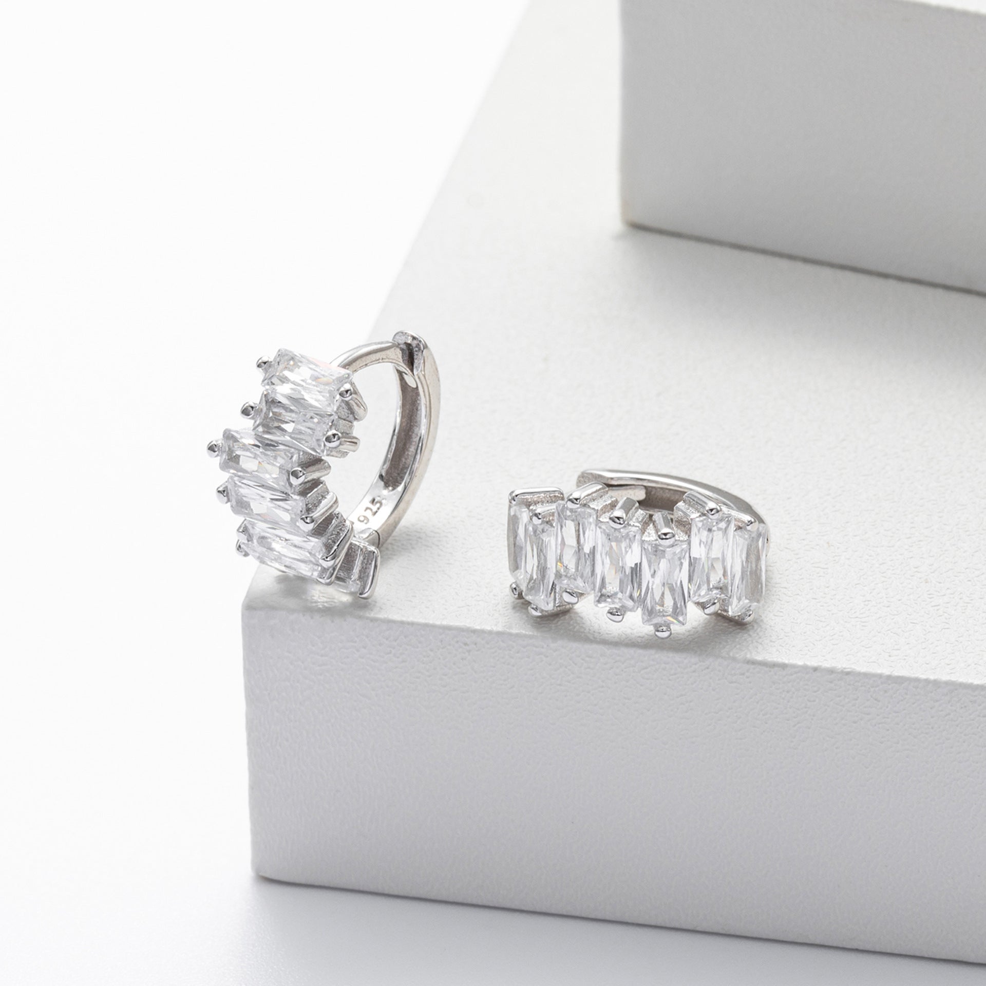 Damen Ohrstecker mit exquisite Zirkonsteinen und 925 Sterling Silber Shop Nory