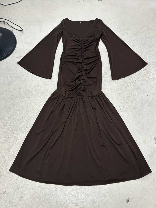 Damen nan gerafftes Maxikleid mit V-Ausschnitt, Trompetenärmeln und Stufenrüsche Shop Nory