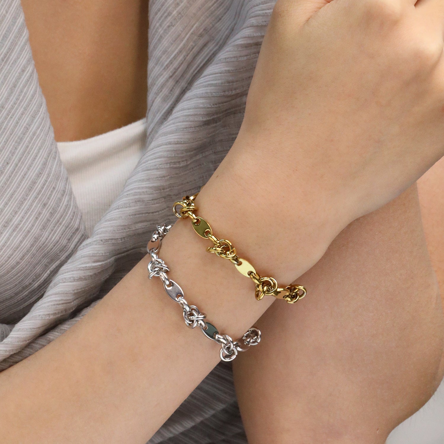 Damen hochwertiges Edelstahl-Armband mit geschwungenem Design und verstellbarer Länge Shop Nory