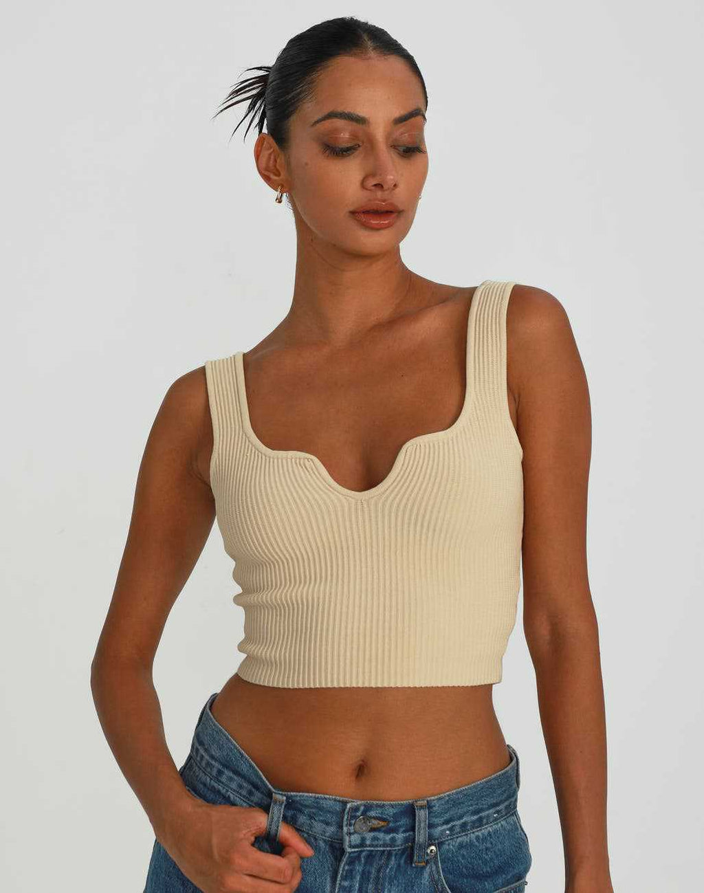 Damen Crop-Top mit Wellen-Ausschnitt und feiner Rippstruktur