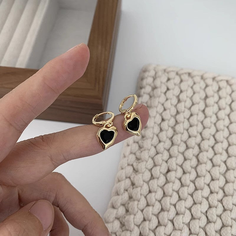 Damen Ohrhänger mit herzförmigem Design und schwarzem Stein Shop Nory