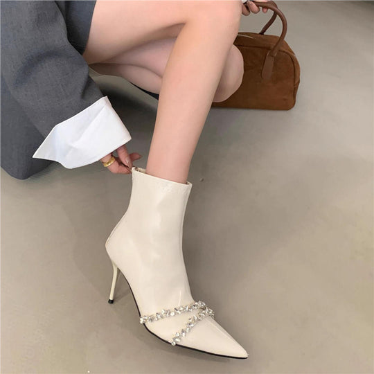 Damen Stiletto-Ankleboots mit spitzer Zehenpartie, schmalem Stiletto-Absatz und funkelnder Kristallkette Shop Nory
