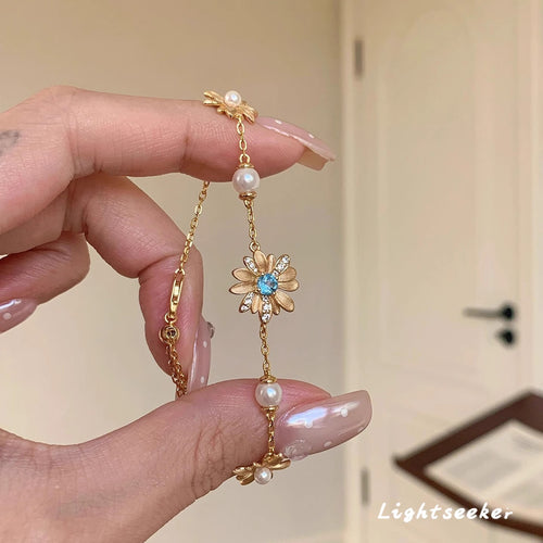 Filigranes Perlen- und Blumenarmband mit Zirkonia-mittelstein