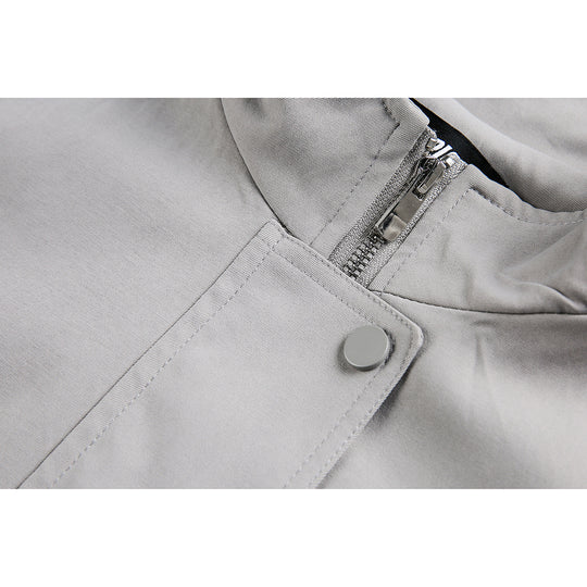 Unisex Kurz geschnittene minimalistische Boxy‑Jacke mit hohem Funnelkragen und verdeckter Frontblende Shop Nory