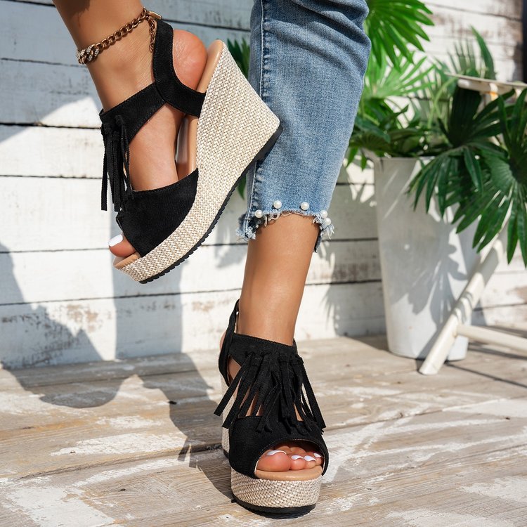 Damen Wedge-Sandaletten mit fransigen Verzierungen und ergonomischem Fußbett Shopnory