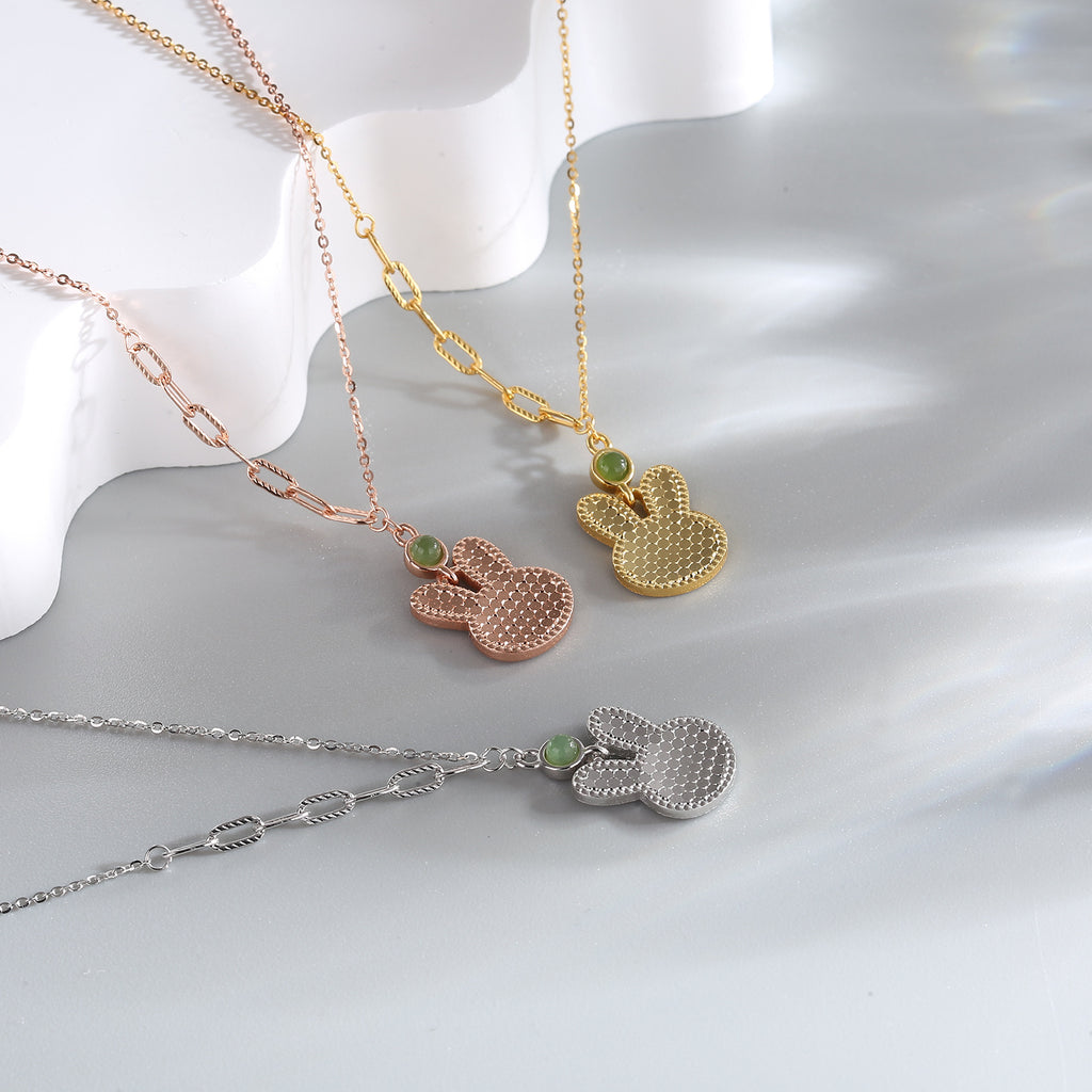Damen Halskette mit lustigem Hasenanhänger und hochwertigem Edelstein Shop Nory