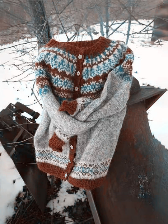 Damen nan gemusterte Strickjacke mit Rundpasse, Holzknöpfen und Eingrifftaschen Shop Nory