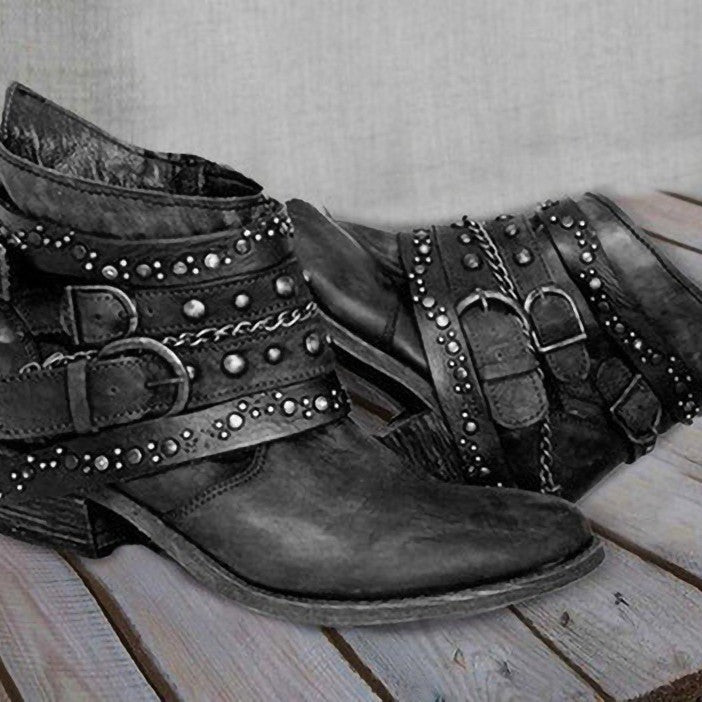 Damen nan knöchelhohe Biker-Stiefelette mit mehreren Nietenriemen, dekorativen Ketten und verstellbaren Schnallen Shop Nory