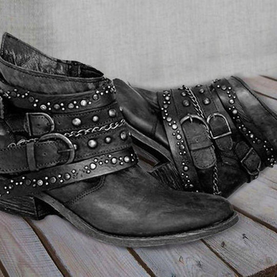Damen nan knöchelhohe Biker-Stiefelette mit mehreren Nietenriemen, dekorativen Ketten und verstellbaren Schnallen Shop Nory