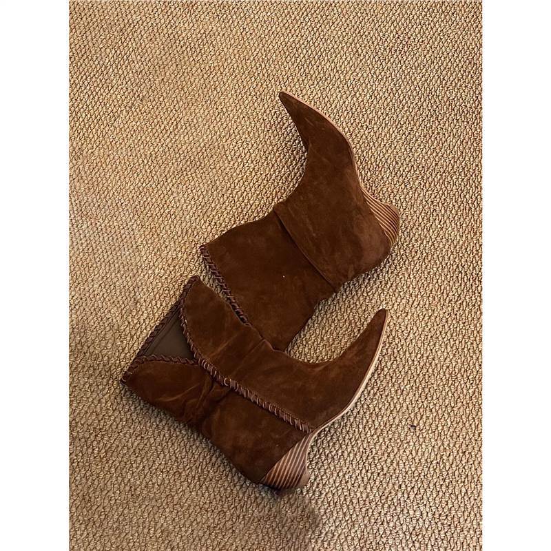 Damen Mid‑Calf Slouch‑Stiefel aus Velours mit spitzer Zehenpartie, geflochtenem Zierband und skulpturiertem Absatz Shop Nory