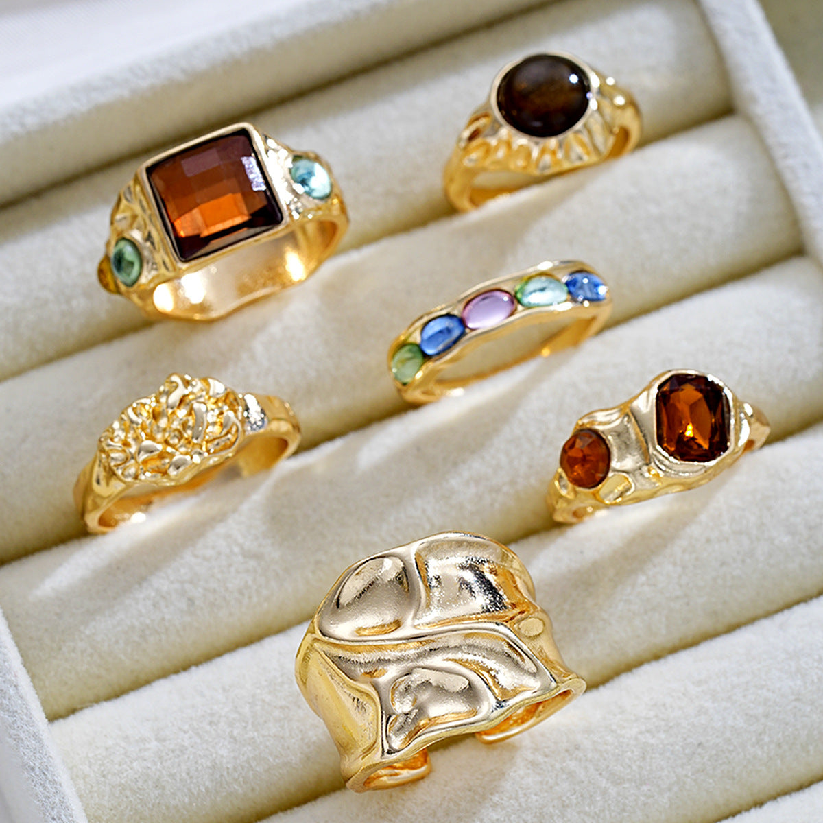 Damen Ring-Kollektion mit kunstvollen Designs und funkelnden Edelsteinen Shop Nory