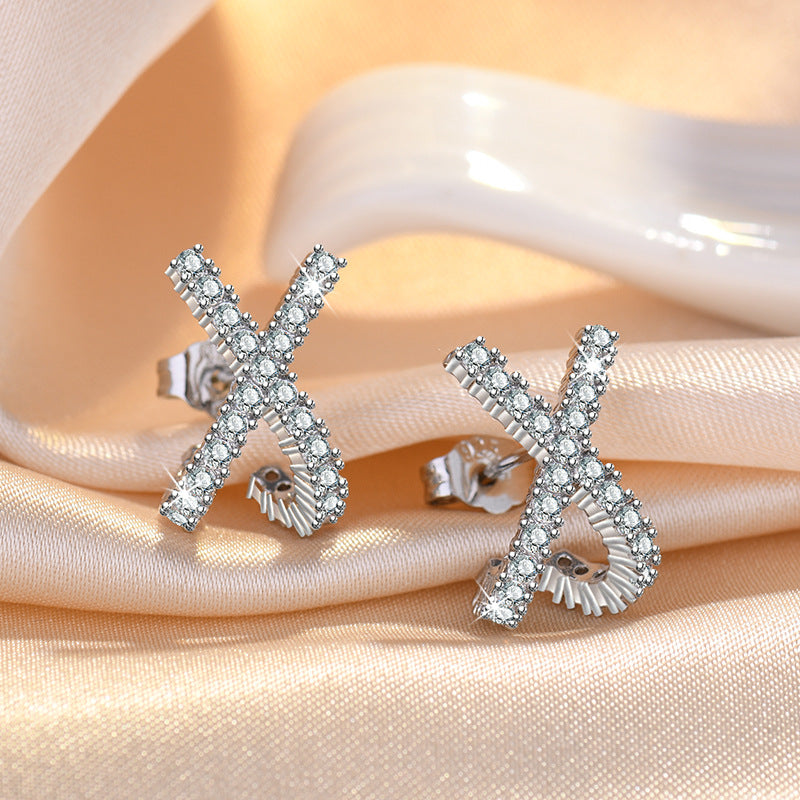 Damen Funkelnde Ohrstecker mit X-Design und Zirkonia-Akzenten Shop Nory