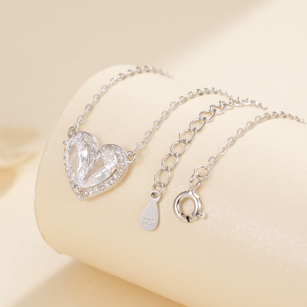 Damen Halskette mit herzförmigem Anhänger aus funkelnden Kristallen und zartem Kettendesign Shop Nory