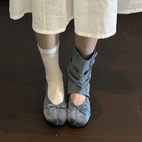 Damen Tabi-inspirierte Veloursleder-Ballerina mit Kappnaht und Schleifen-Detail Shop Nory