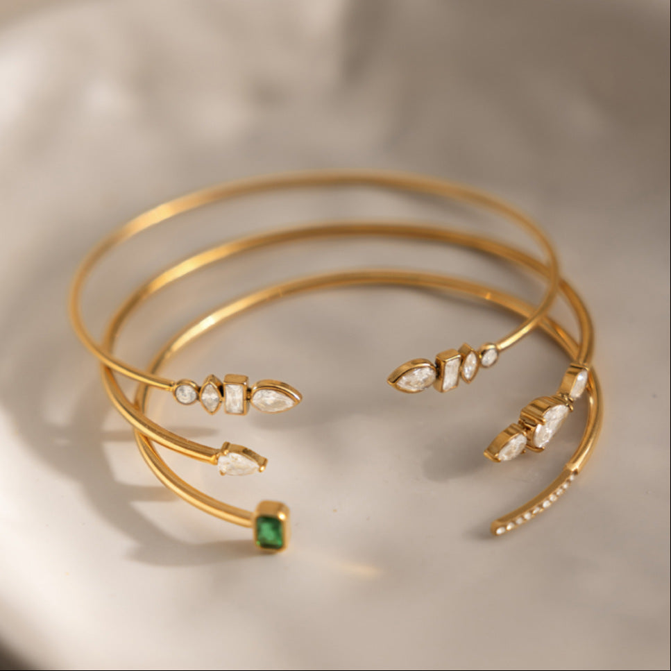 Damen Offenes Armband mit funkelnden Kristallen und hypoallergener Edelstahlverarbeitung Shop Nory