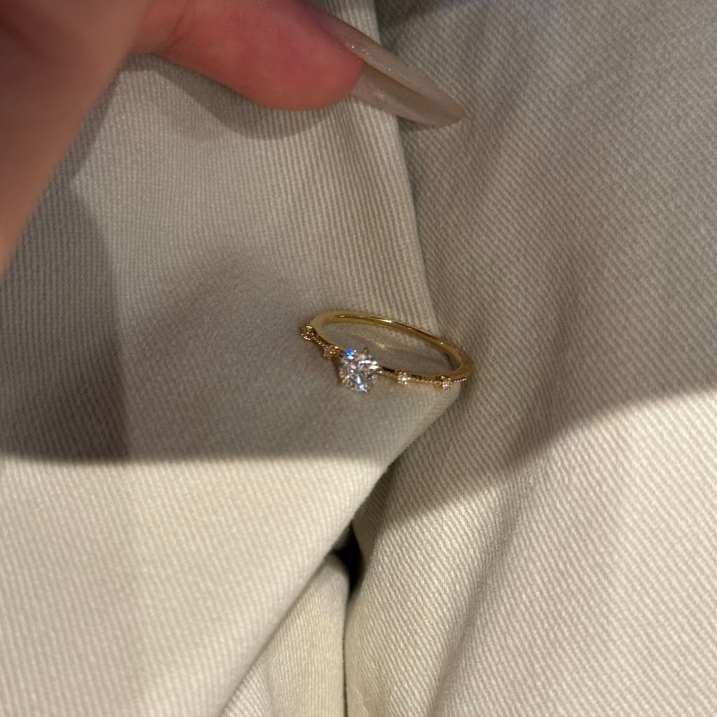 Damen zarter Ring mit funkelndem Zirkonia-Shop Nory