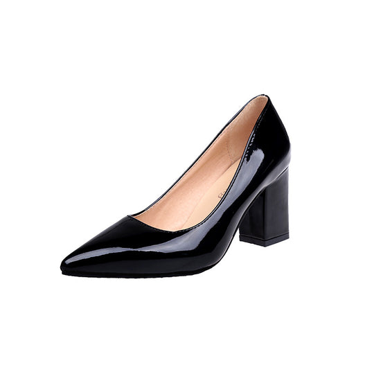 Damen Lack-Pumps mit spitzer Zehenpartie, mittelhohem Blockabsatz und gepolstertem Fußbett Shop Nory