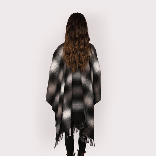 Damen Wollmix-Cape im Dégradé-Karo mit offener Front und Fransen Shop Nory