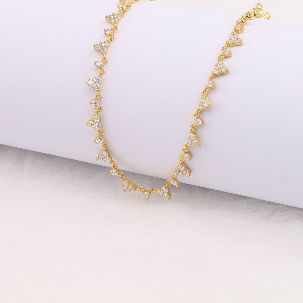 Damen Halskette mit funkelndem Zirkon-Anhänger in stilvollem Design Shop Nory