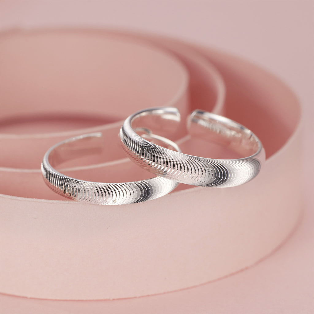Damen Armreif aus hochwertigem Edelstahl mit modernem Wellendesign Shop Nory