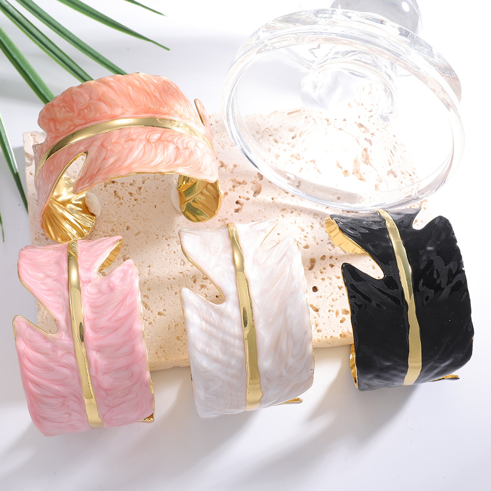 Damen Offener Armreif mit strukturiertem Design Shop Nory