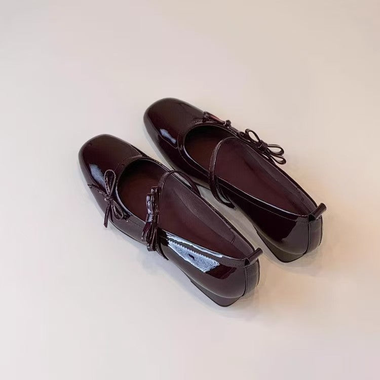 Damen Ballerinas mit elegantem Riemenverschluss und glänzender Oberfläche
