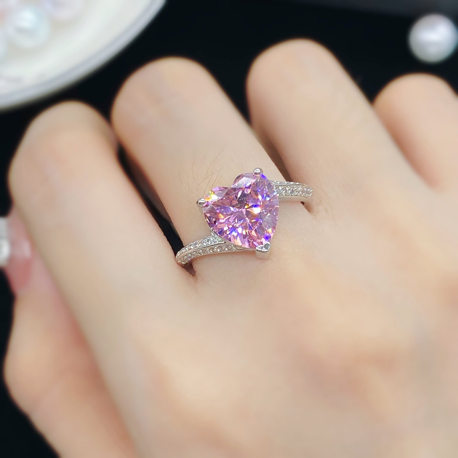 Damen herzförmiger Ring mit funkelndem Zirkonia Shop Nory