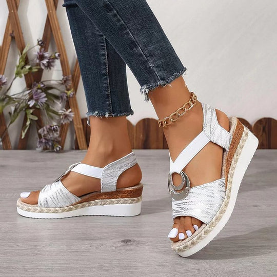 Damen Keil-Sandalen mit Metallic-Optik, dekorativem Ring und Elastik-Fersenriemen Shop Nory