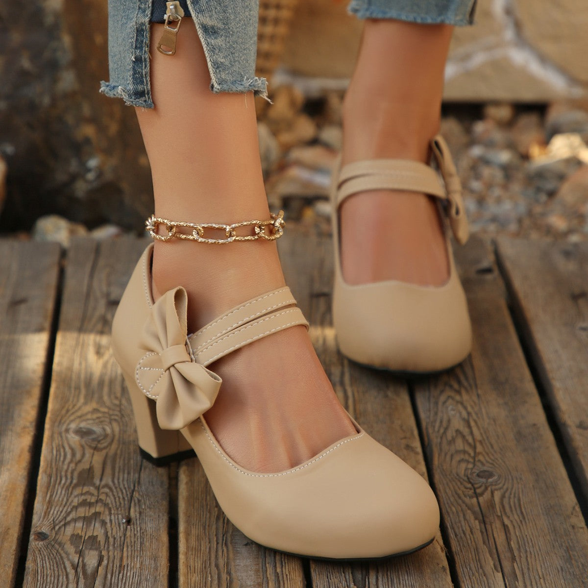 Damen Mary Jane Pumps mit modischer Schleifenapplikation und glänzender Oberfläche