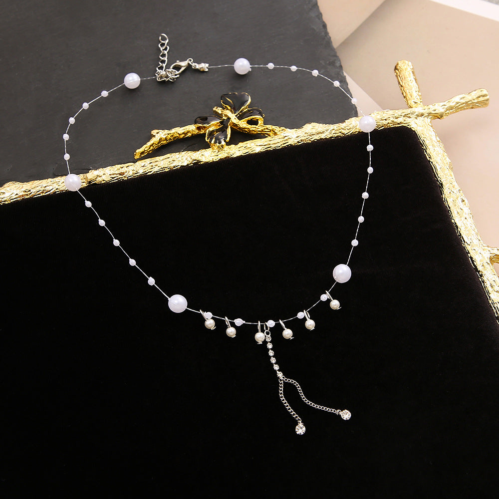 Damen Halskette mit filigranem Schmetterlingsdesign und funkelnden Perlen Shop Nory