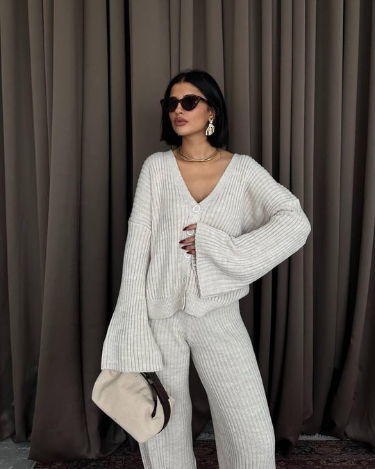 Damen Rippstrick-Cardigan mit überlangen Ärmeln und passender High-Waist-Loungehose Shop Nory