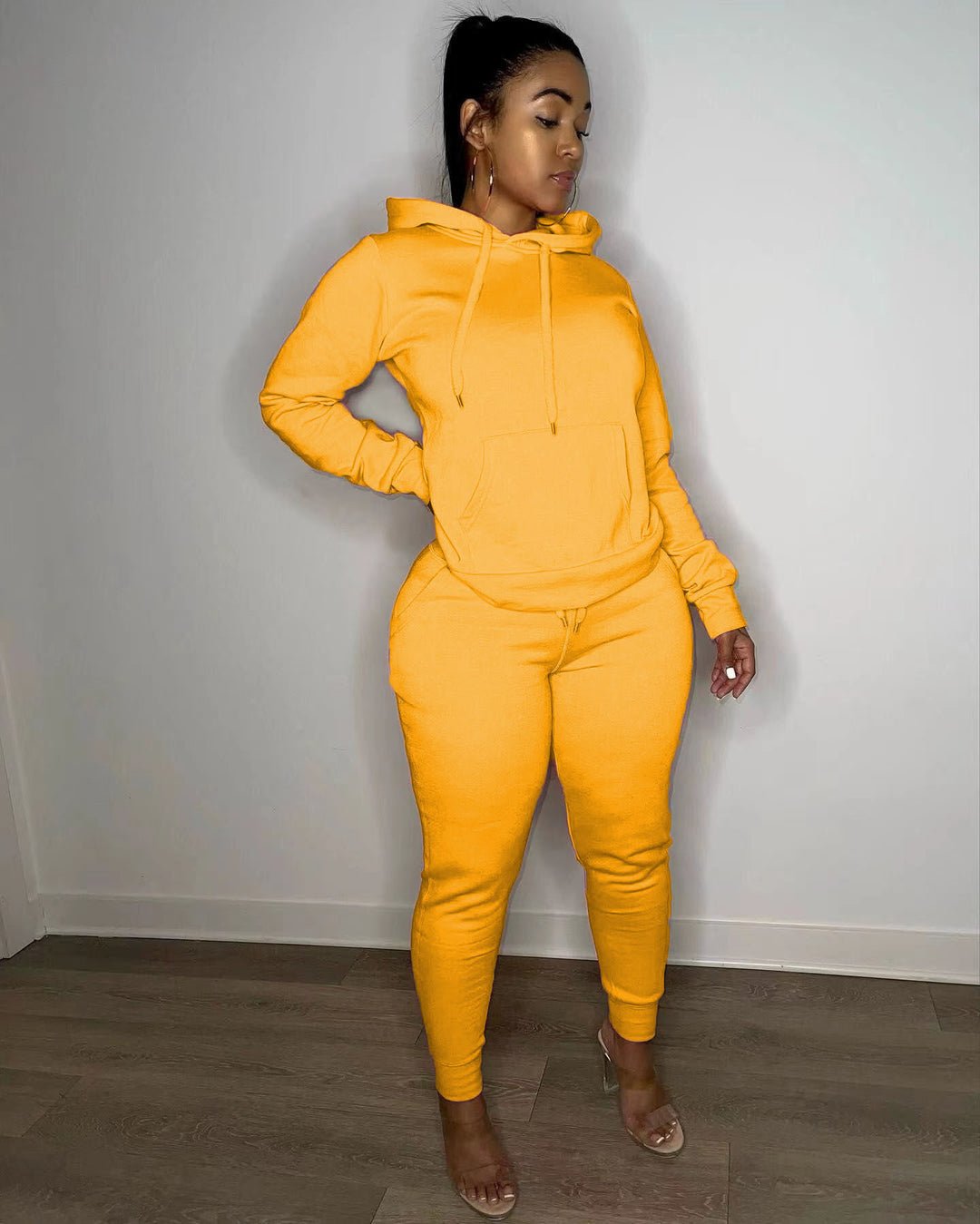 Damen nan tailliertes Hoodie- und Jogginghose-Set mit Kängurutasche, hohem Komfortbund und gerippten Knöchelbündchen Shop Nory