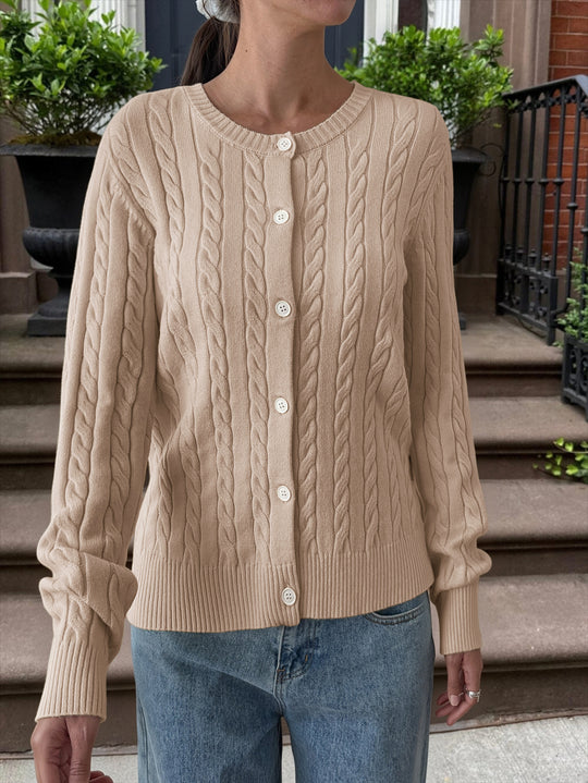 Damen nan Zopfstrick-Cardigan mit Rundhalsausschnitt, Knopfleiste und geripptem Abschluss Shop Nory