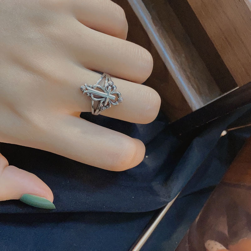 Damenring aus hochwertigem Edelstahl mit erhabenem Design und filigraner Verzierung Shop Nory