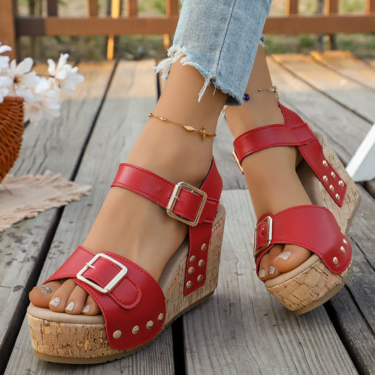 Damen Keil-Sandaletten mit Korkplatform, verstellbaren Schnallen und Nieten Shop Nory