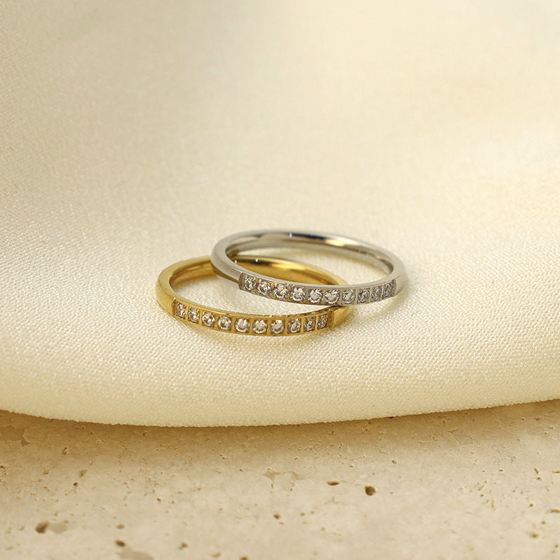 Damen zart geprägter Ring mit funkelnden Akzenten Shop Nory