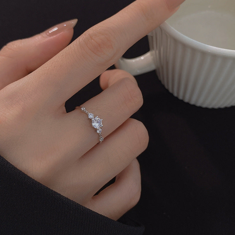Damen luxuriöser Ring mit funkelndem Zirkonia Shop Nory