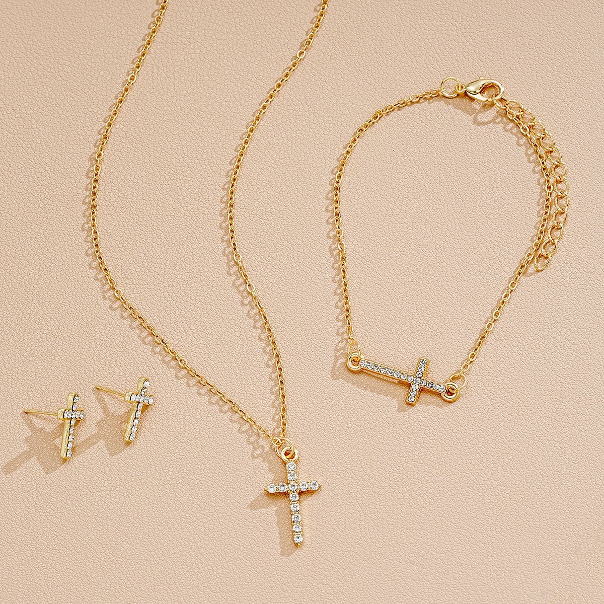 Damen Schmuckset mit funkelnden Kreuzanhängern Shop Nory