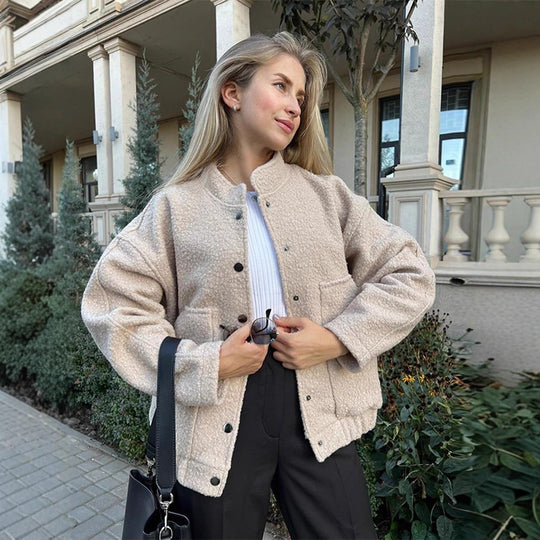 Damen Teddy-Fleece Bomberjacke im Boxy-Cut mit Druckknopfverschluss und aufgesetzten Taschen Shop Nory