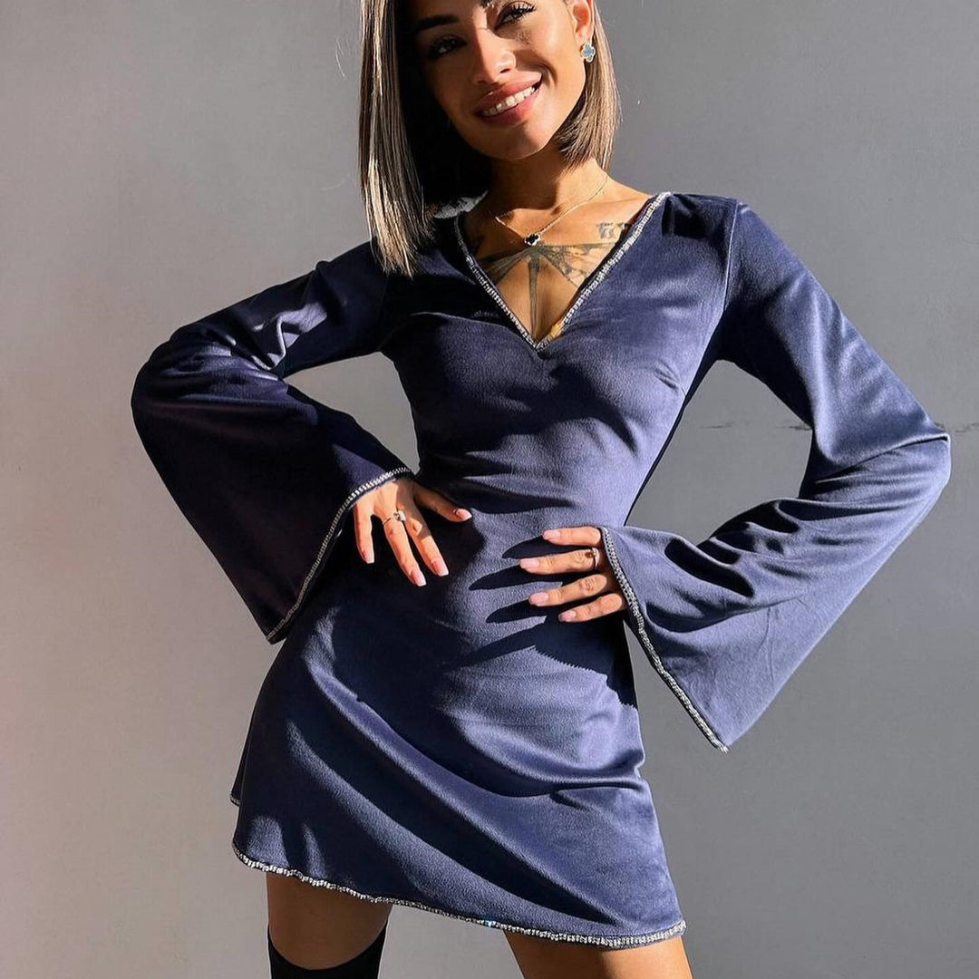 Damen Samt-Minikleid mit ausgestellten Glockenärmeln und Strassbesatz Shop Nory