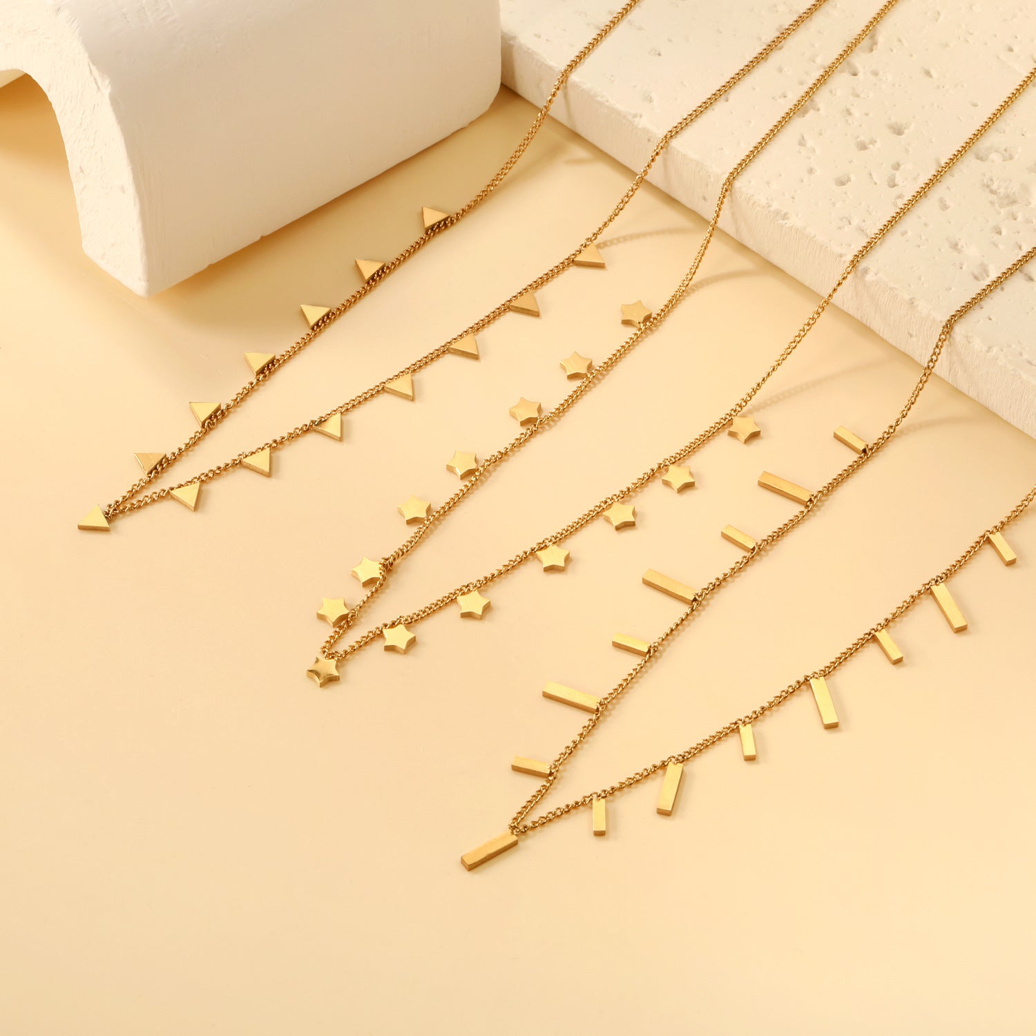 Damen elegante Goldplattierte Halskette mit geometrischen Anhängern Shop Nory
